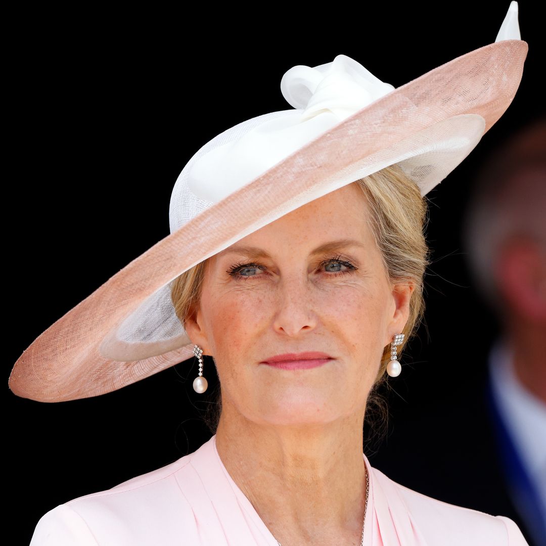 The Duchess of Edinburgh means business in Barbie suit 