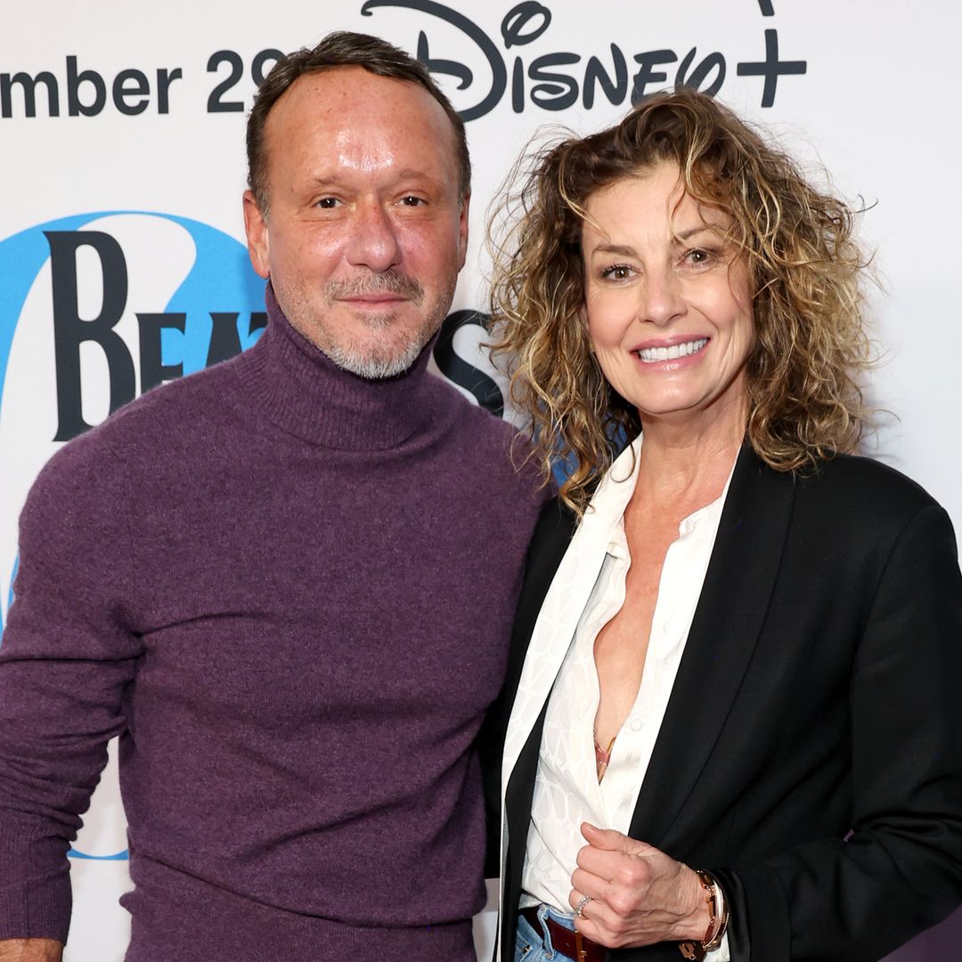Tim McGraw shocks with appearance in new photo with Faith Hill and daughters