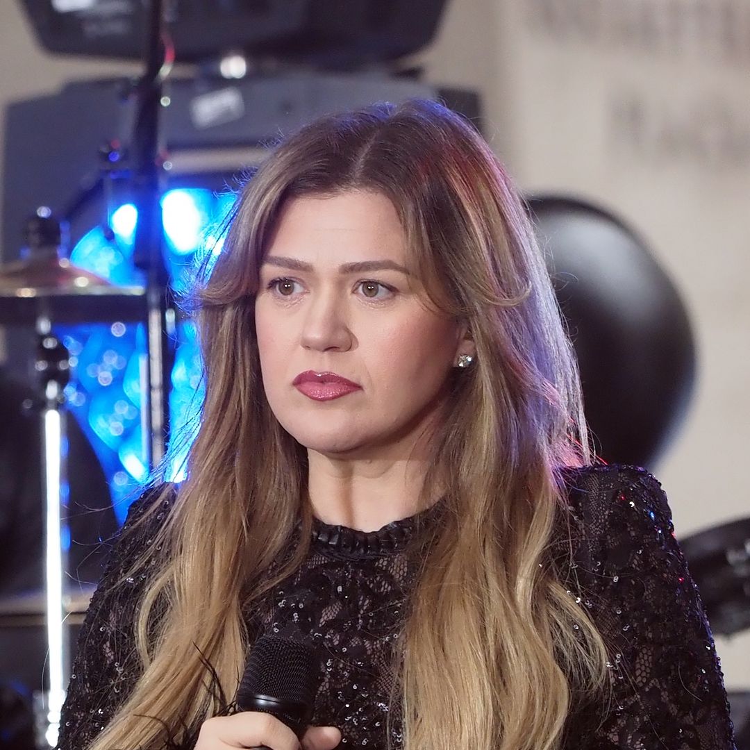 Kelly Clarkson addresses 'heavy' times as she returns to show after ex-husband Brandon Blackstock's death
