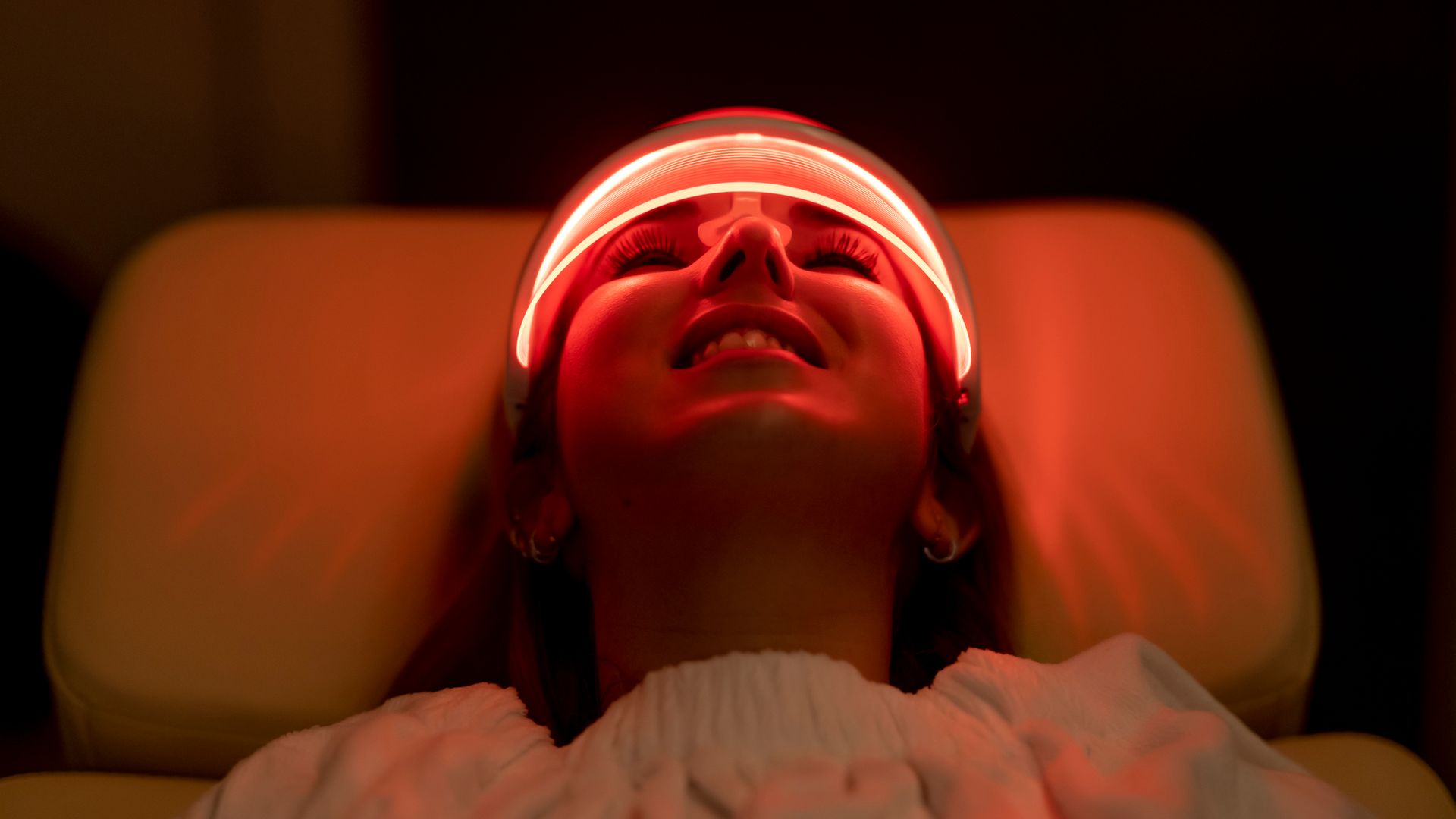 How to use an LED face mask for younger-looking skin